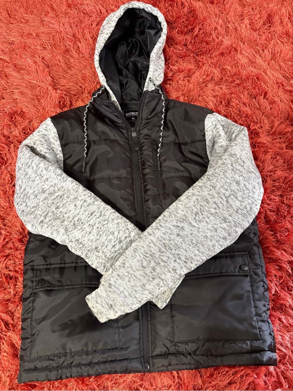 Brooklyn Laundry Men's Comfortable Puffer Hoodie Jacket w/Gray Sleeves Size XL